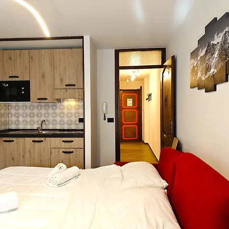Hostdomus - City Center Appartamento Sestriere