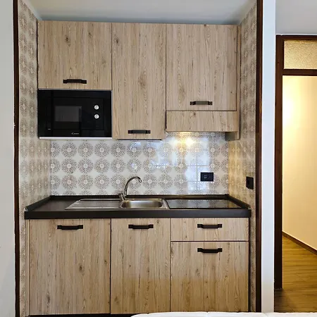 Hostdomus - City Center Appartamento *